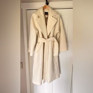 Perfect Wool Winter Coat in White